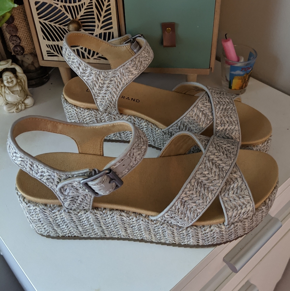 NIB Lucky Brand Gray Casual Sandals